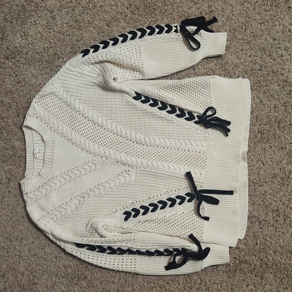 Willow & Clay Loose Knit Sweater, Medium - Picture 2 of 13